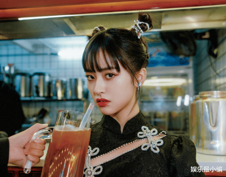 沈月|本以为沈月减肥成功，看见她生图下的腿后，才懂工作室修图有多牛