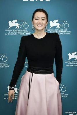 国籍|明星更改国籍，巩俐毫不在乎，赵本山的回答大快人心