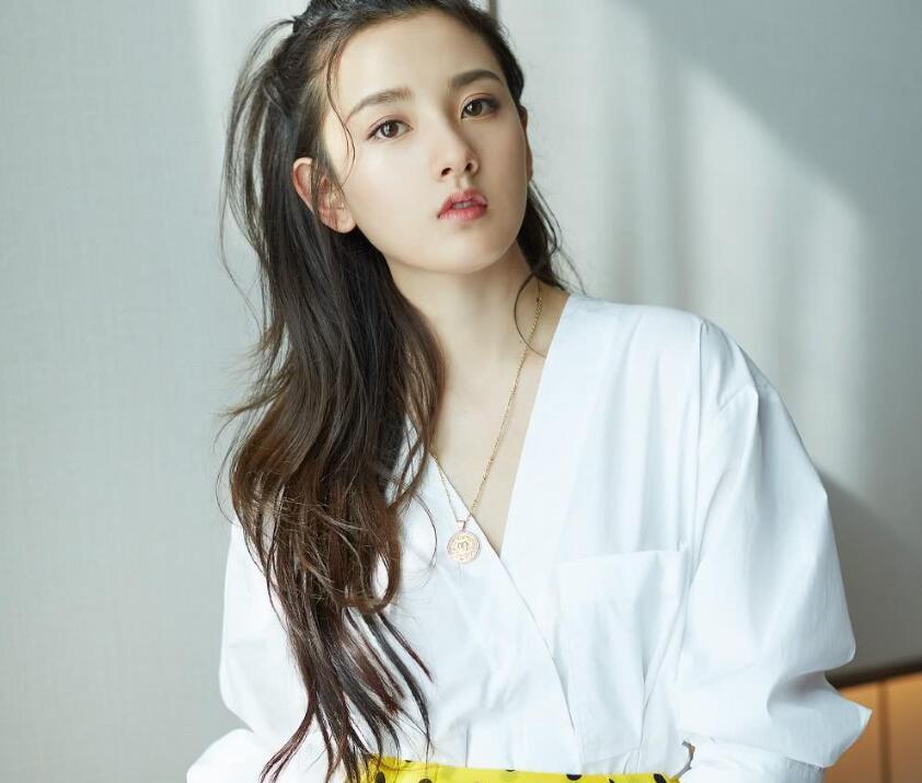 宋祖儿|95后小花的竞争，谁能获得人气演技双认可，赵露思宋祖儿有得一拼