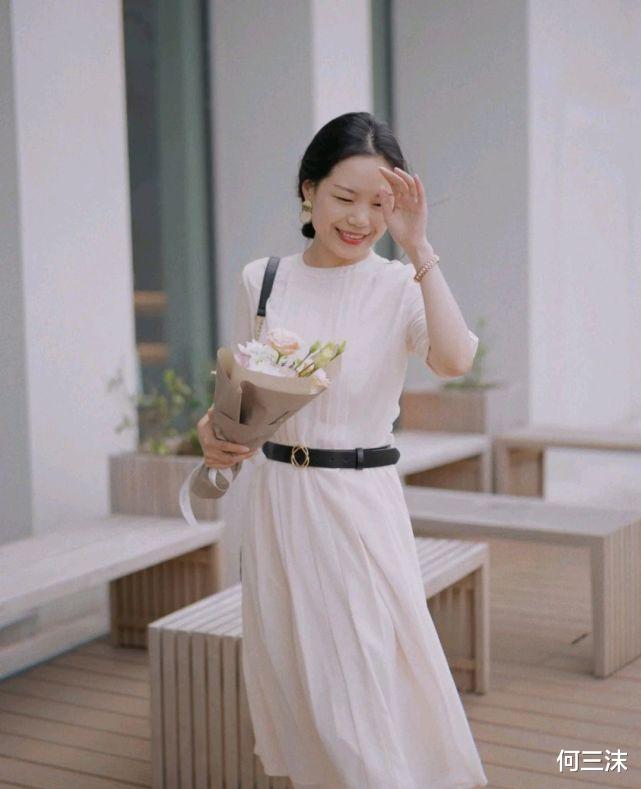 何三沫|上班族该怎么穿衣搭配？简约干练的穿搭，既有气场又有魅力