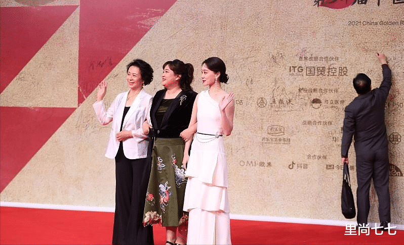 张子枫|黄晓明刘敏涛穿高定也廉价，李冰冰穿古董裙排场无敌，关晓彤翻车