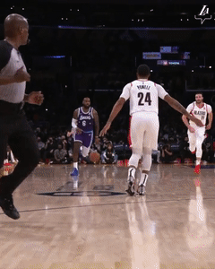 勒布朗·詹姆斯|43+14！詹皇又狂刷多項(xiàng)歷史紀(jì)錄，多次暴扣搖頭晃腦開心慶祝