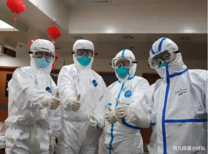 育儿排雷小分队|两张照片天壤之别:孩子的德行品质,究竟靠什么“支棱起来”?