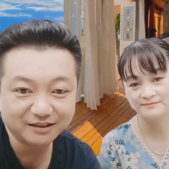 徐丰溪|分居事件大结局?大衣哥为儿子征婚,陈亚男携全家直播当网红!