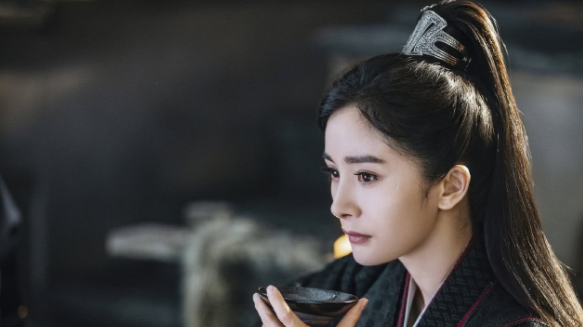 杨幂|35岁杨幂再演古装大女主剧，男主肖战王一博呼声高，爆款预定