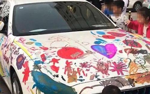 舜网 豪车被“熊孩子”涂鸦，车主却完全不当回事！这是什么心态！