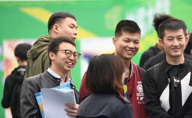 saas|就业形势日渐严峻，本科生求职不受欢迎？知情人爆料原因很现实