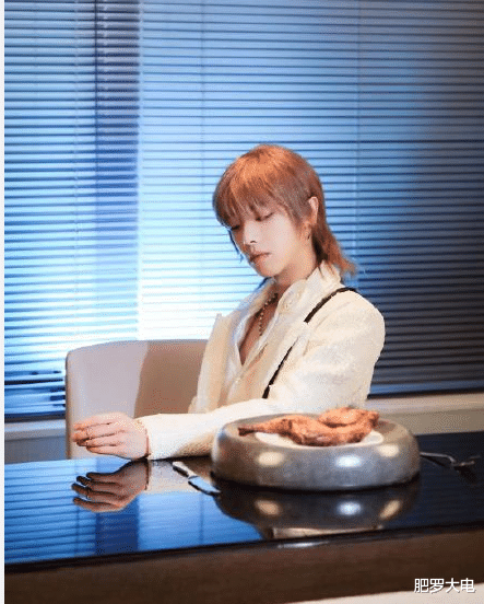 华晨宇|华晨宇新造型翻车？面部肿胀硅胶感太重，疑似撞脸杨紫？