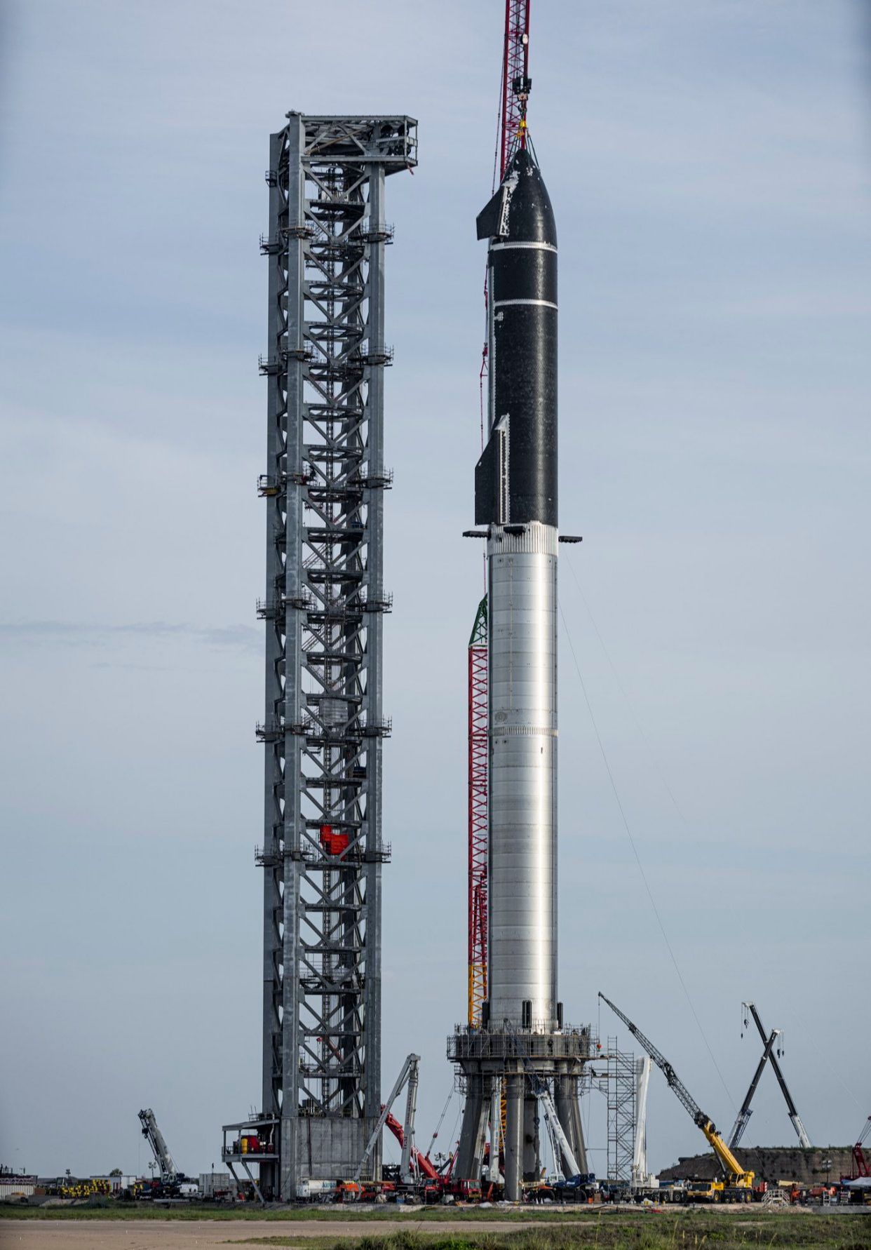 伊隆·马斯克 马斯克：“梦想成真”，SpaceX首次将星际飞船装在超重型助推器上