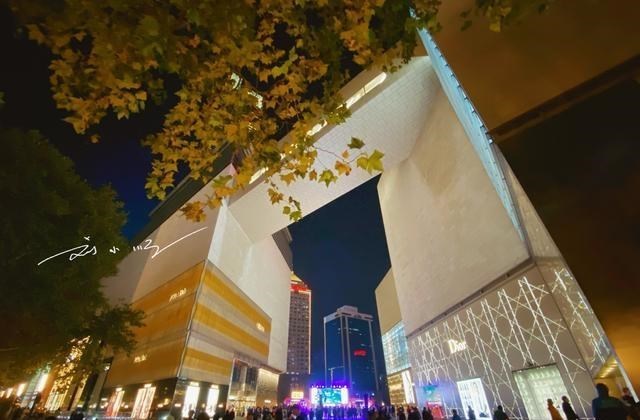 九烈or泥莉 国内有一座委屈的省会，明明实力很强，却被认为是隔壁省的卧底