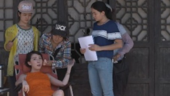 |艺人助理自曝：月薪3000，淋雨给艺人打伞，冬天还要给她手洗内裤