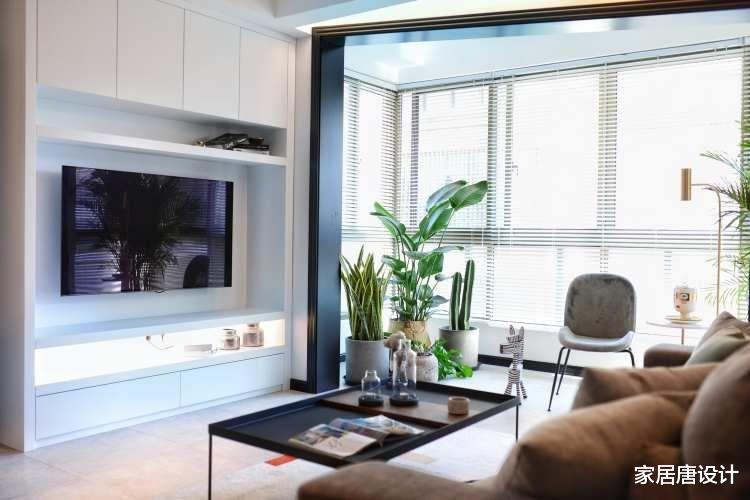 装修过程中只露面一次的业主,打开房门的一瞬间,还以为走错了家