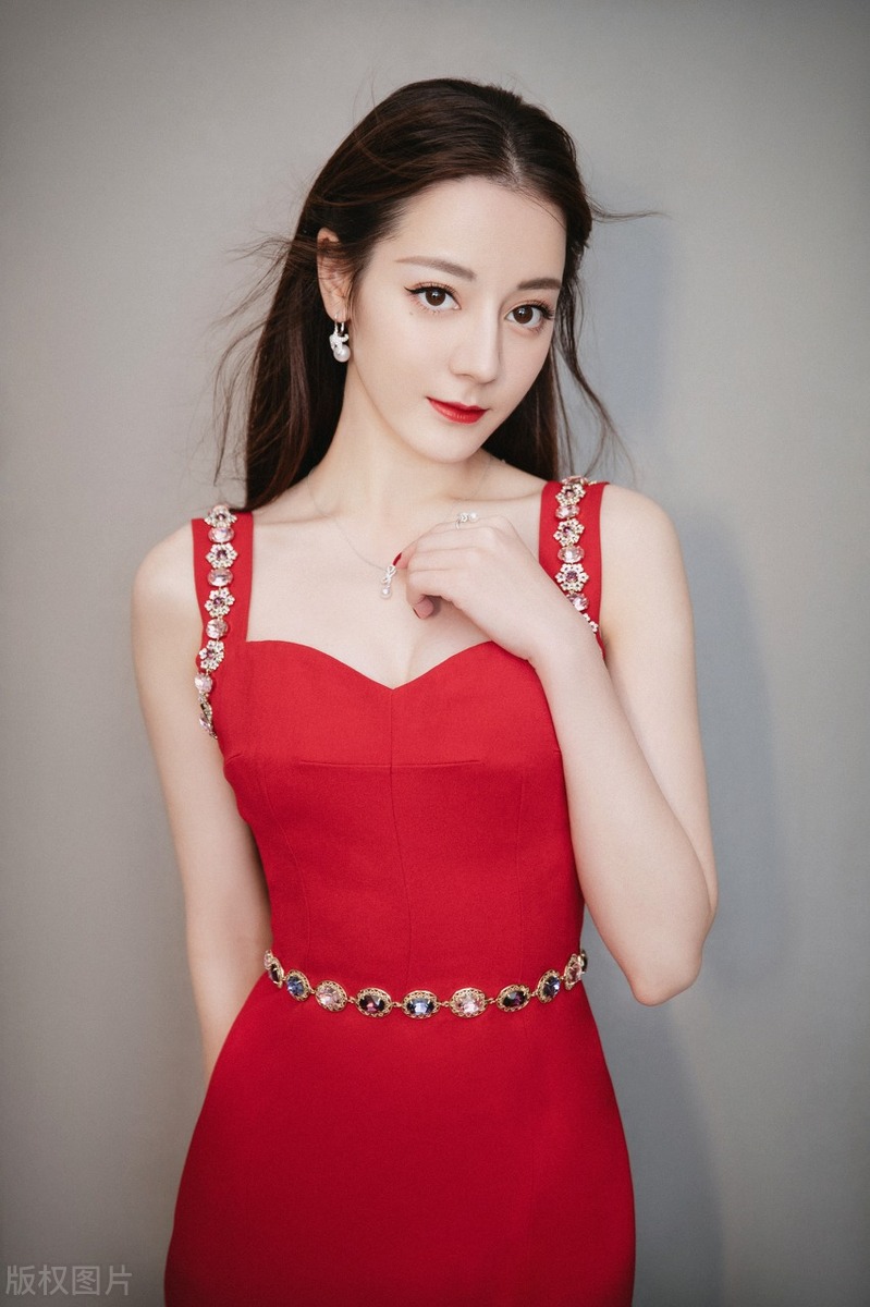 迪丽热巴|靠美貌、火辣身材出圈的迪丽热巴，是如何把自己“作死”的？