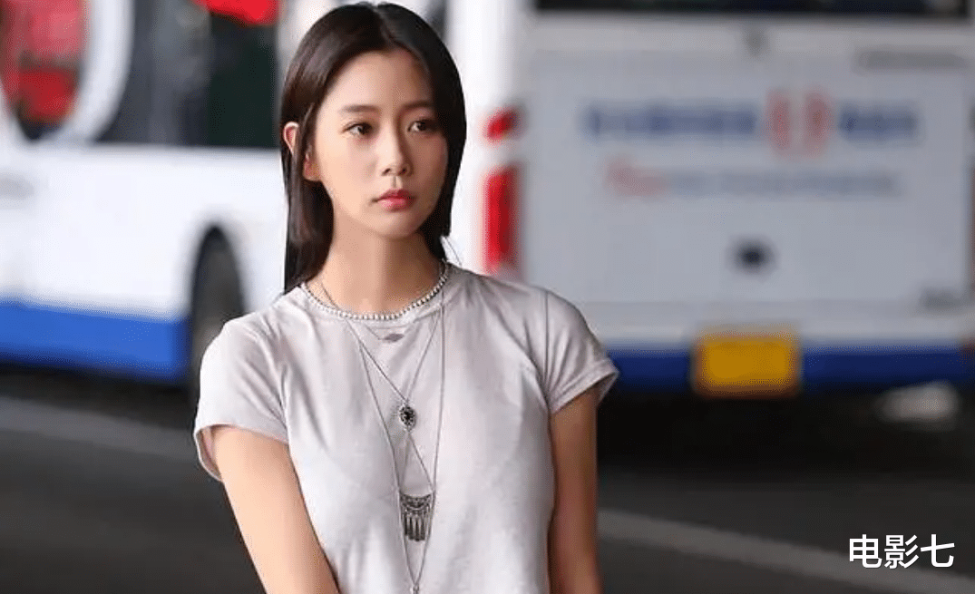 杨帆|模仿周星驰，连片名都不改，靠性感出镜的她，成了这部网大的唯一看点