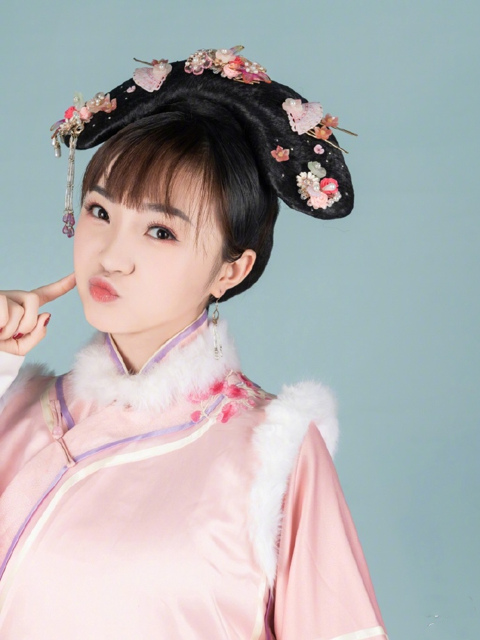 张子枫|看奥运的林妙可跟拍写真的林妙可，完全就像两个人