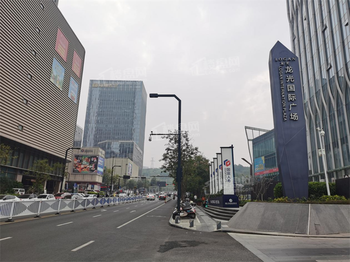 万科|南宁五象总部基地商业生存调查：是欣欣向荣还是奄奄一息？