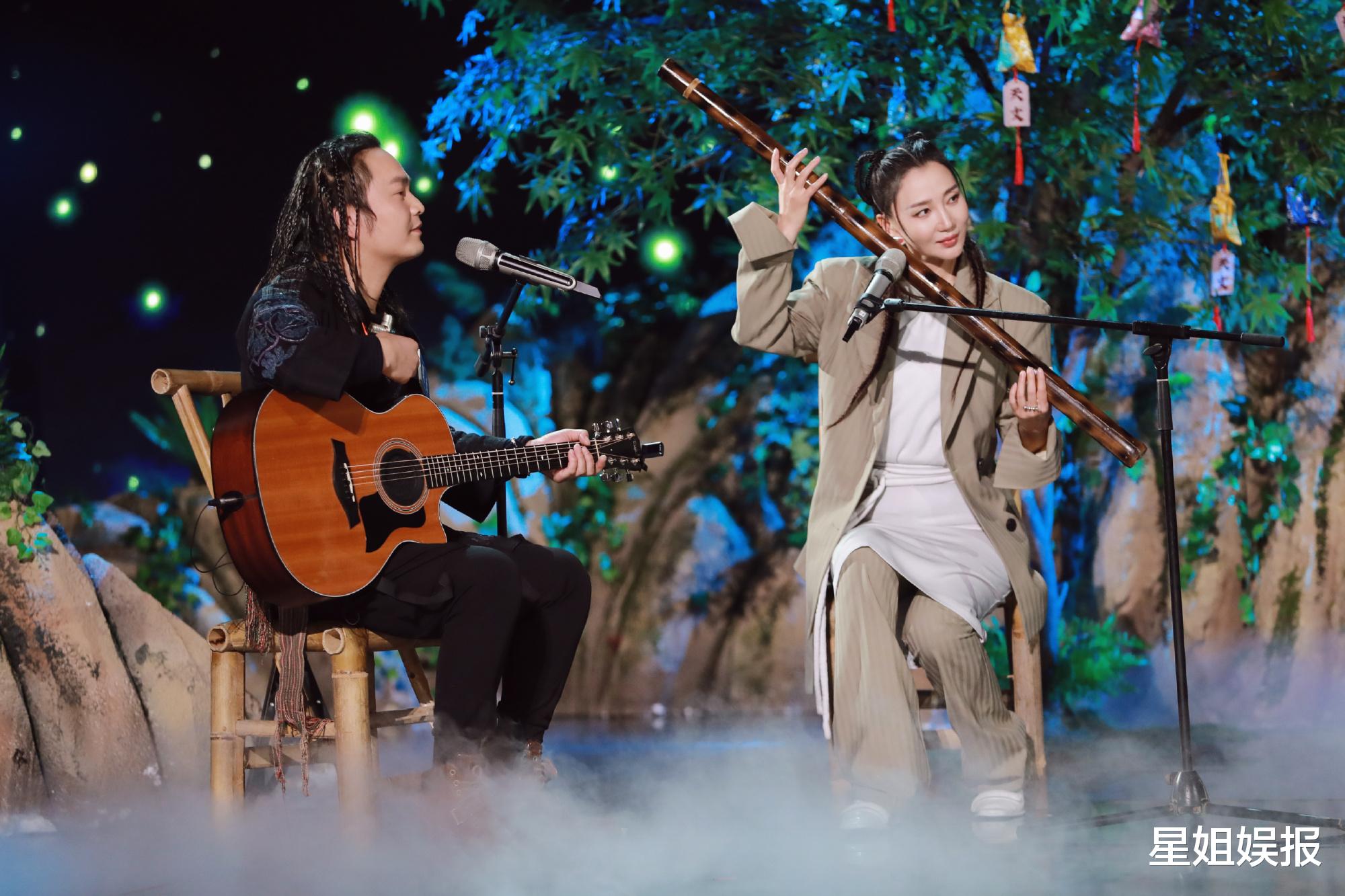 何炅|《你好星期六》首播收视第1！游戏环节被去除，何老师一人撑全场