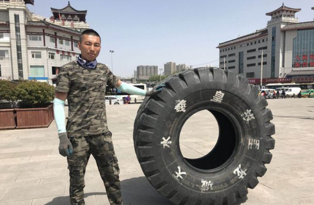 轮胎|川藏线上滚轮胎的人：有时仅需滚上半个月，就可以赚到一百万
