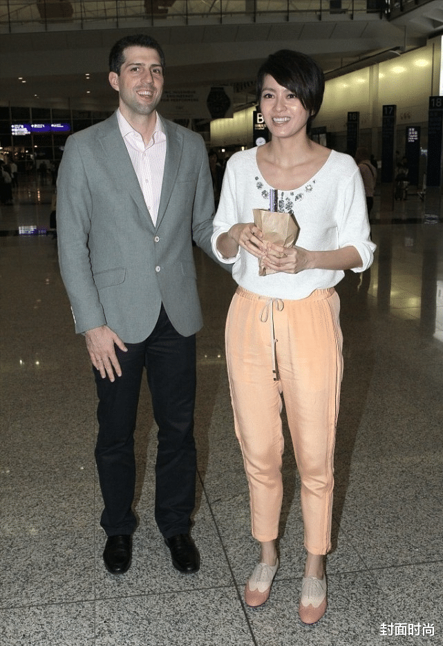 针织衫 梁咏琪快1米8的身高真加分,长针织衫配阔腿裤,身形看着挺高级