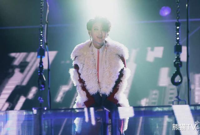 明星素颜|“如果我当明星了,就一定让你留在我身边”,黄子韬实现诺言