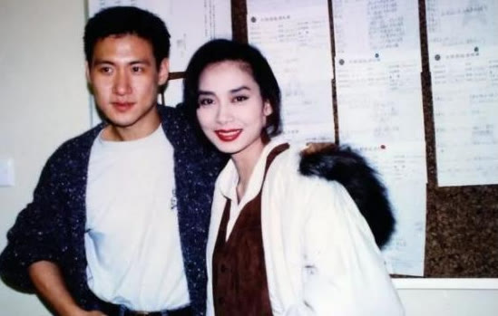 邝美云|她曾比王菲还火,上过3次春晚,一共捐了54所学校!