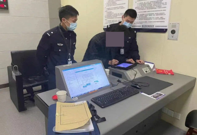 热点微评社 引狼入室！29岁女孩“邀男网友”进家：对方趁她熟睡偷走1.6万！