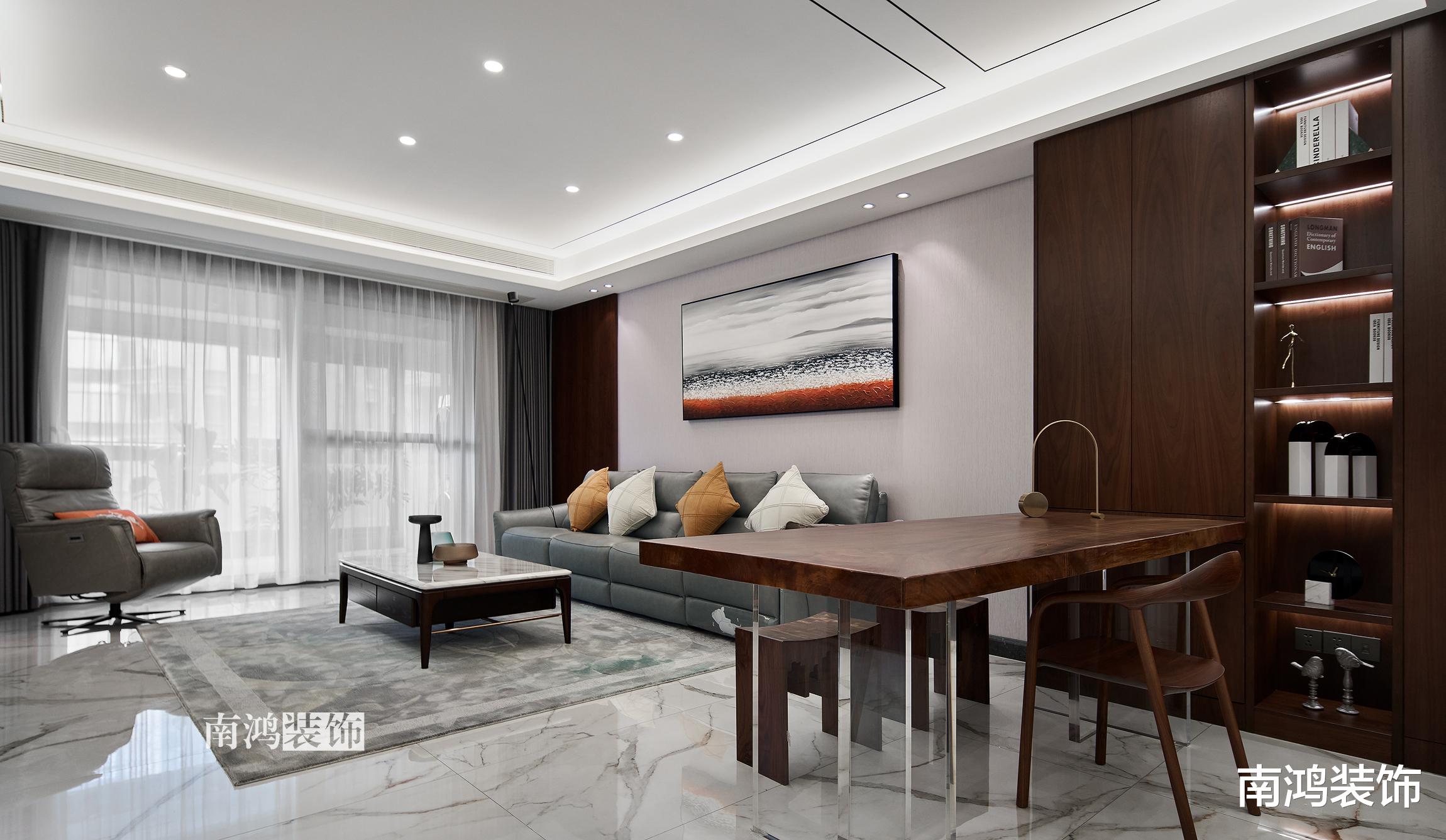 192㎡三室两厅,胡桃木引领潮流,开放式餐厨是真的香!