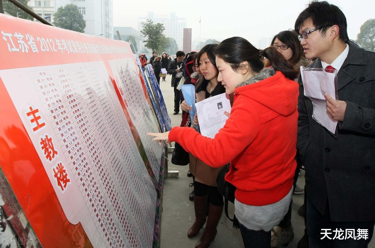 窘境|2021年乡镇公务员大幅扩招，招聘条件“三不限”，6类人优先录用