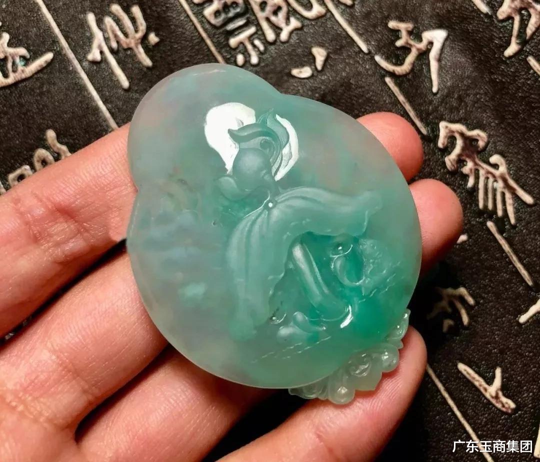 翡翠|玉赏 | 晴水翡翠，最美的遇见