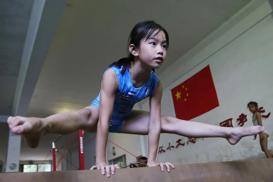 InsDaily 17岁体操界“奇迹少女”夺世界冠军！高颜值惊艳网友：甜到心化了