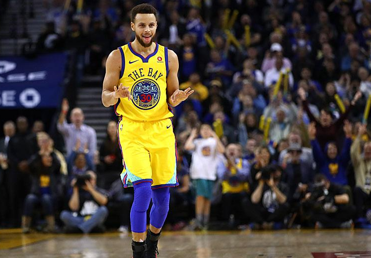 斯蒂芬·庫(kù)里|只差8分！庫(kù)里生涯總得分就將超越隊(duì)史名宿上升至歷史第70位