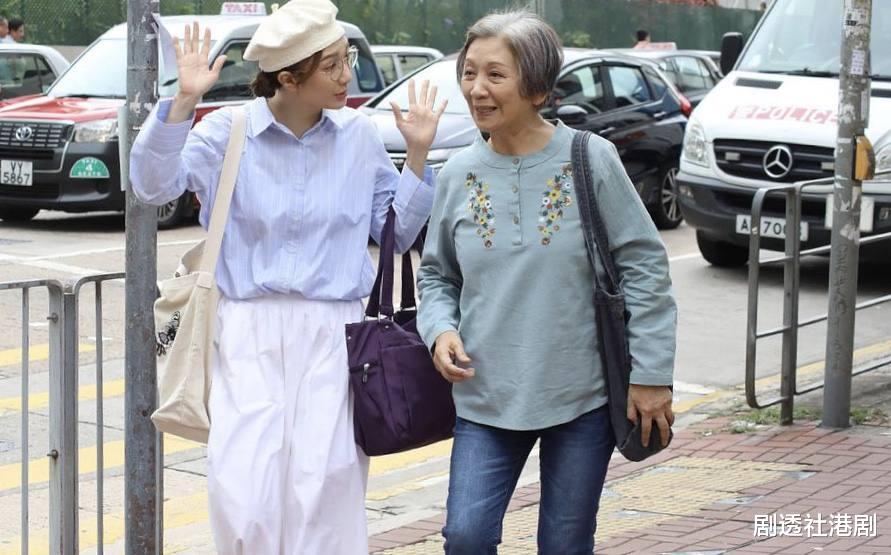 王君馨|TVB《我家无难事》热播，马德钟被质疑拿错剧本，演出做作、油腻