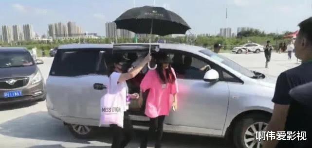 黄晓明|黄晓明杨颖夫妇中秋无互动，被曝酒店开两间房，后台还分开采访