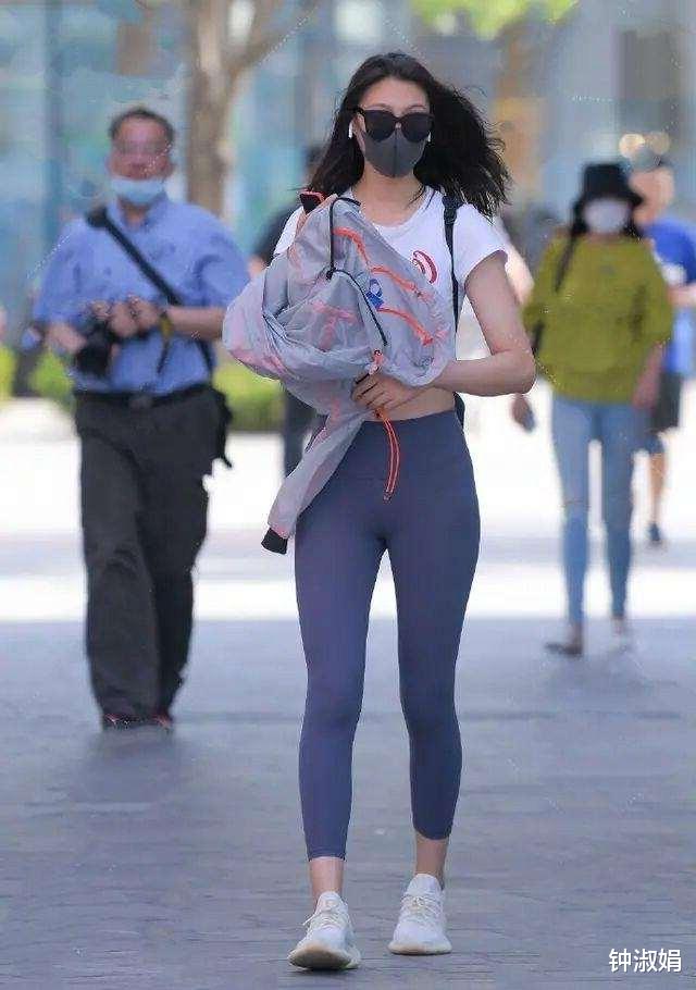 陈志朋|用心穿搭牛仔裤，能完美勾勒美好身材，你会选择吗