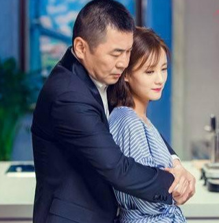 巩俐|巩俐赵又廷吻戏惹争议，差18岁被嘲像母子，恋爱戏非同龄人不可？