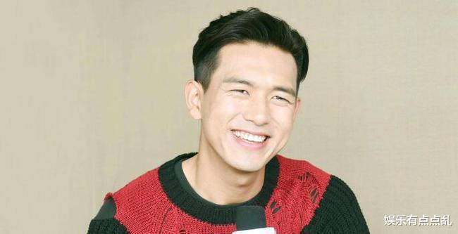 杨紫|李现调侃杨紫: 《萌探》为何不邀请我们剧组? 杨紫的回复让人笑翻