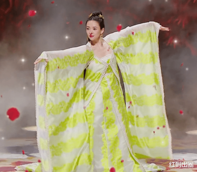 关晓彤|《王牌》作弊惹众怒!导演不敢得罪章子怡,关晓彤却被冷水淋到脱妆