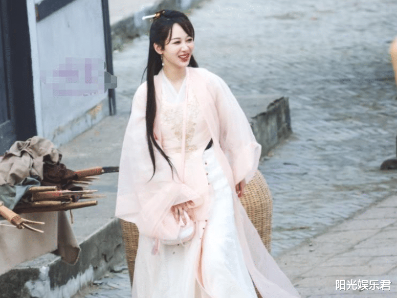 杨紫|杨紫录《萌探》换古装，比《香蜜》时期还好看，又美又瘦仙气十足