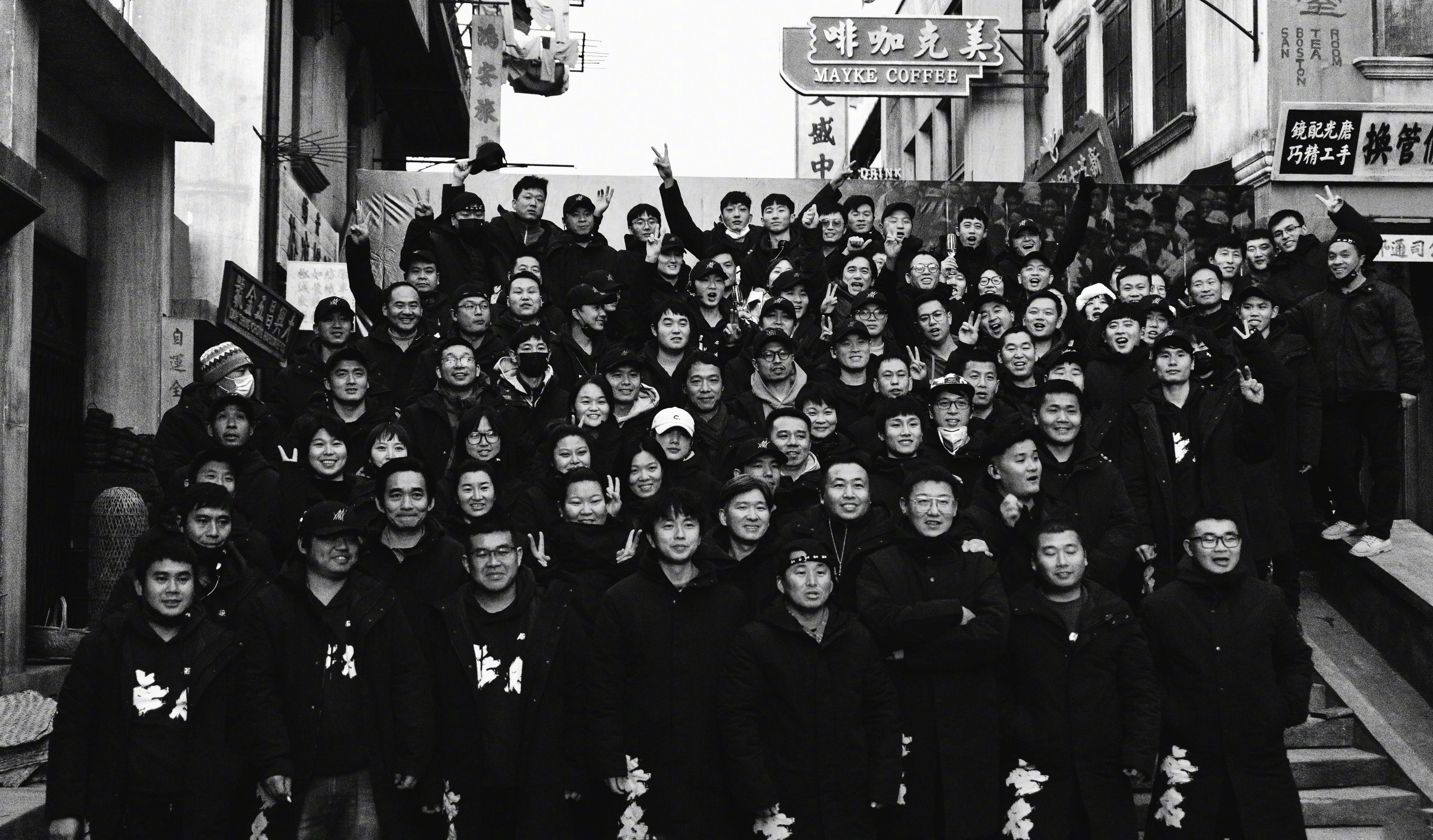 王一博|王一博新电影正式杀青，大量片场照曝光，从籍籍无名到《无名》