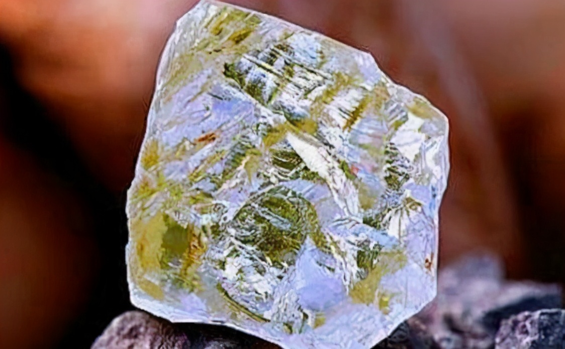 娱乐八爪猫 27年前，农妇意外捡到34克钻石，27万卖给国企，为何遭法院传唤？