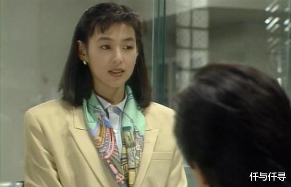 仟与仟寻|《东爱》30年：莉香的穿搭从来没过时！盘点90年代复古风的3大元素