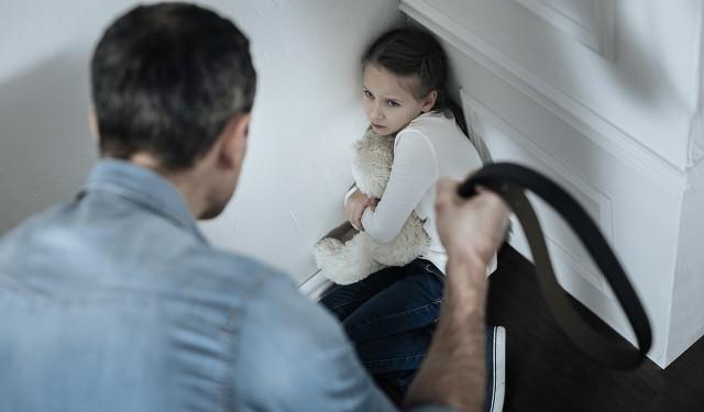 家有小甜椒儿|被孩子气得丧失理智的瞬间，我们不再爱他，甚至恨孩子，这很危险