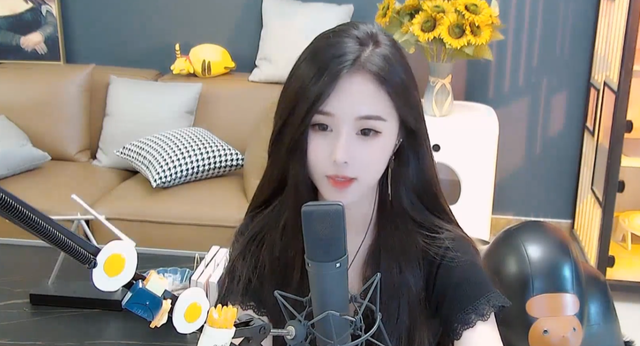 王刚|虎牙女主播无法下播？只因直播间被“靠家军”占领，礼物刷爆了