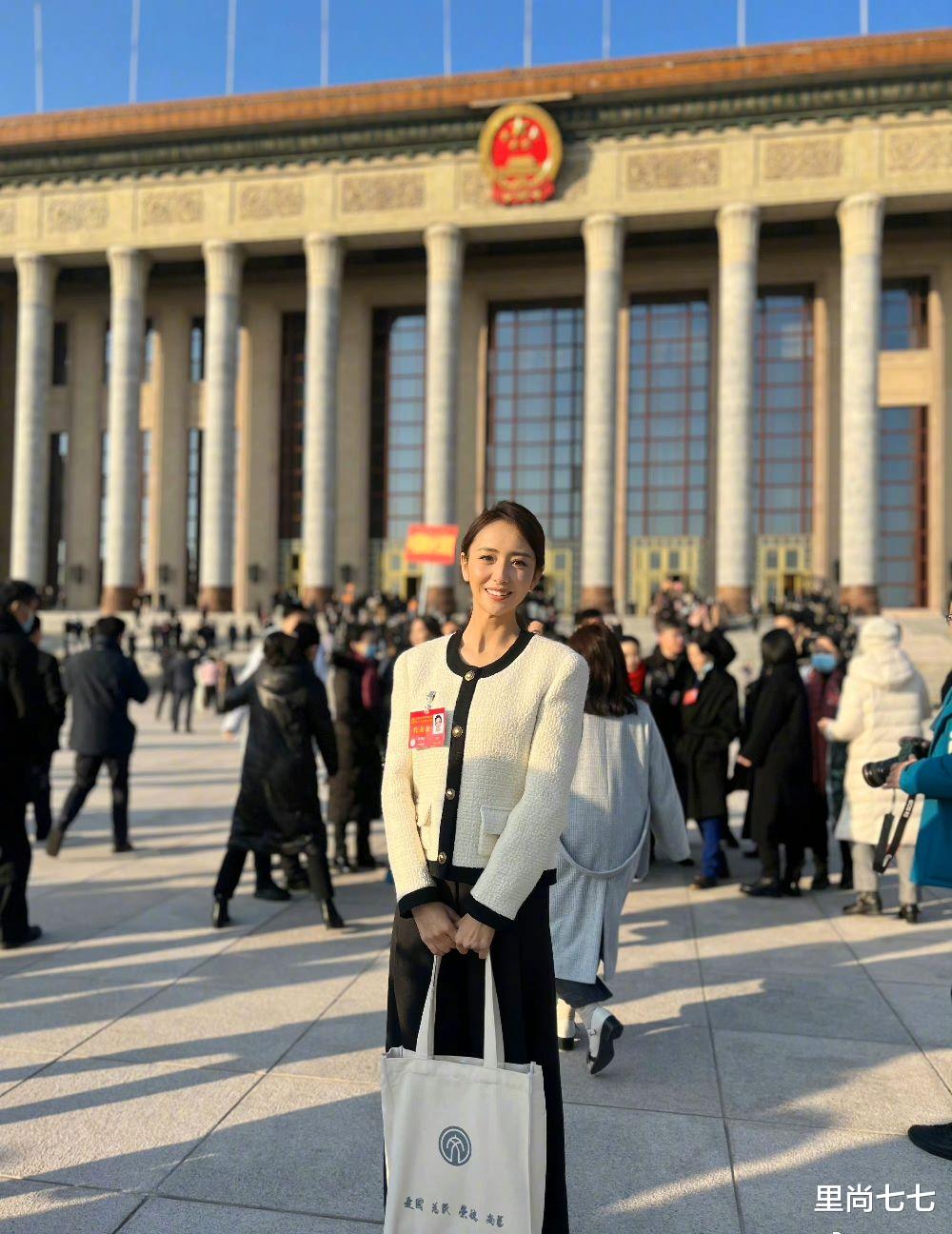 刘海宽|文代会明星阵容太强，周冬雨佟丽娅C位受追捧，刘涛军人站姿抢镜