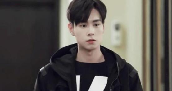 我独坐小窗一盏清茶 《我的时代，你的时代》未播先火，胡一天李一桐被指吸血杨紫李现