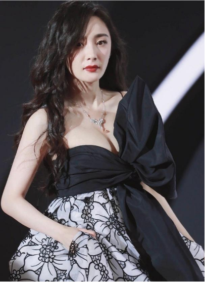 杨幂|娱乐圈顶流花旦杨幂，退居幕后做老板，旗下巨星云集