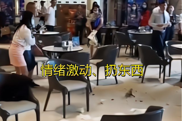 购房置业|买完新房降价！云南男子到售楼部发泄一通，打砸东西满地狼藉