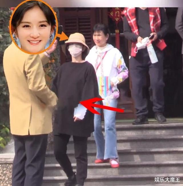 贾乃亮|谢娜产后首现身，小腹平坦疑于香港卸货，杰哥暖心陪伴疑办理出院