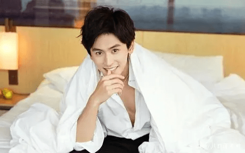 赵薇|同样开公司，赵薇李冰冰旗下人才济济，为何周迅的艺人“捧不红”