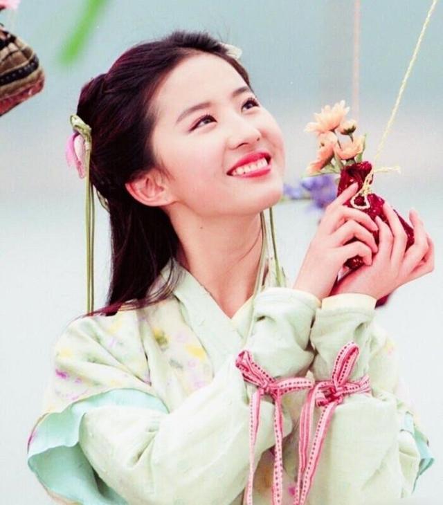 刘亦菲|一共仅有四部电视剧，却一直处在顶流位置，刘亦菲到底凭什么？